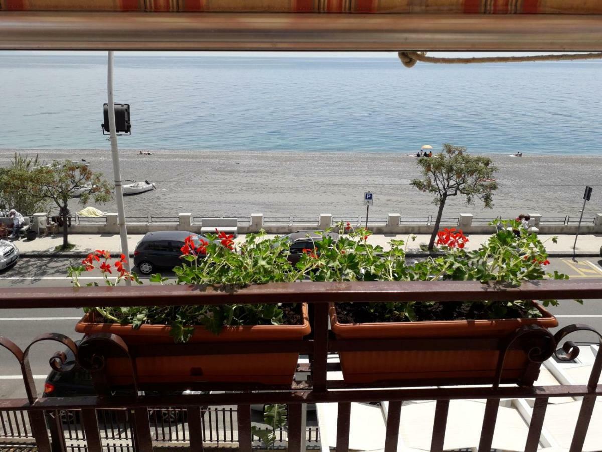 Centrocitta Beach Roccalumera Εξωτερικό φωτογραφία